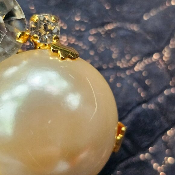 Vintage Les Bernard Gold Tone Large Faux Pearl & Rhinestone Clip-On Earrings - Picture 3 of 7